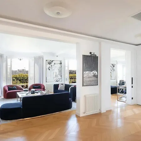 Hauts-de-seine Eiffel Tower Bed & Breakfast