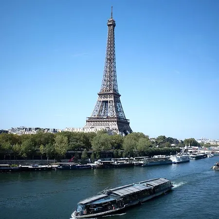 Hauts-de-seine Eiffel Tower Bed & Breakfast Puteaux