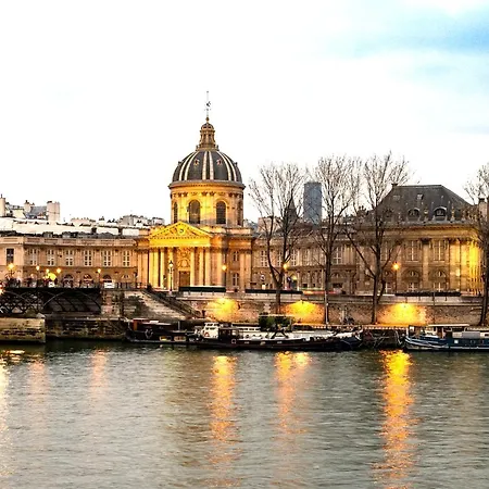 Hauts-de-seine Eiffel Tower Bed & Breakfast *